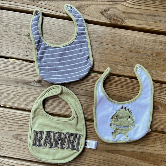3 Dinosaur Snap Infant Baby Bib Trio Olive and Gray - Picture 1 of 3